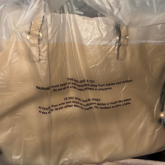 NWT! VICTORIA'S SECRET LARGE BEIGE/BLK/GOLD DRAWSTRING TOTE BAG - Picture 8 of 8